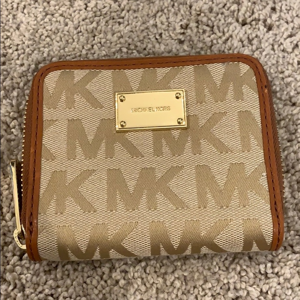 Michael Kors Small Continental Wallet